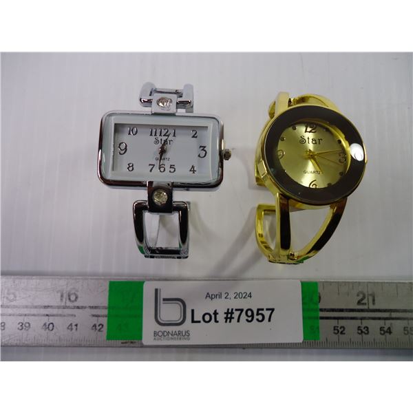 Goldtone and Silver tone Set of 2 Star Fashion Watches