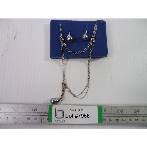 Silvertone Fashion Necklace and Earring Set