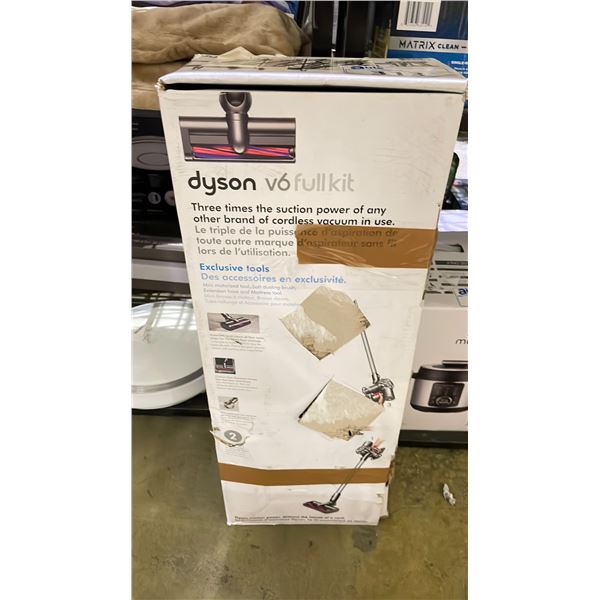 DYSON V6 FULL KIT CORDLESS VACUUM