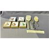 Image 1 : LOT OF ASSORTED ITEMS INCLUDING; VINTAGE BRUSHES & CHRISTMAS BROOCHES