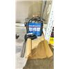 Image 1 : CAMPBELL HAUSFELD 30 LBS CAPACITY SANDBLASTER & QM 5000 MASKING ROLLER