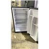 Image 2 : INSIGNIA MINI FRIDGE