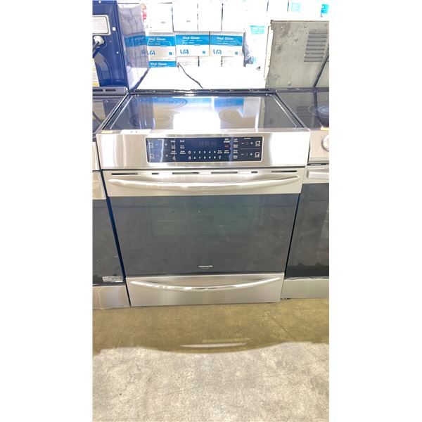 FRIGIDAIRE STOVE WITH CONVECTION OVEN