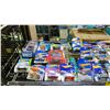 Image 2 : SHELF LOT OF HOT WHEELS