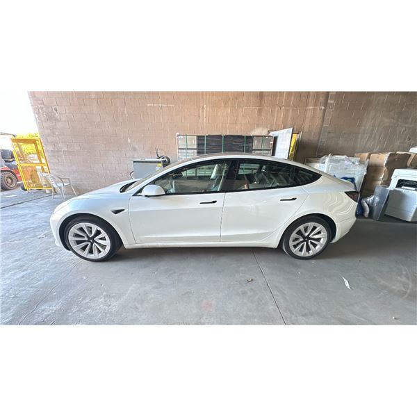 *R* 2022 TESLA MODEL 3, WHITE 4DRSDN, ELECTRIC 3 PHASE AC, AUTOMATIC, VIN 5YJ3E1EA4NF175205,