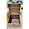 Image 2 : WOODEN TRUNK