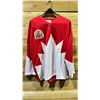 Image 3 : NEW DWG HERITAGE HOCKEY CLASSICS 1972 TEAM CANADA SIGNED BY PETER MAHOVLICH WITH COA SIZE XL