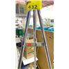 Image 2 : METAL FLOOR EASEL