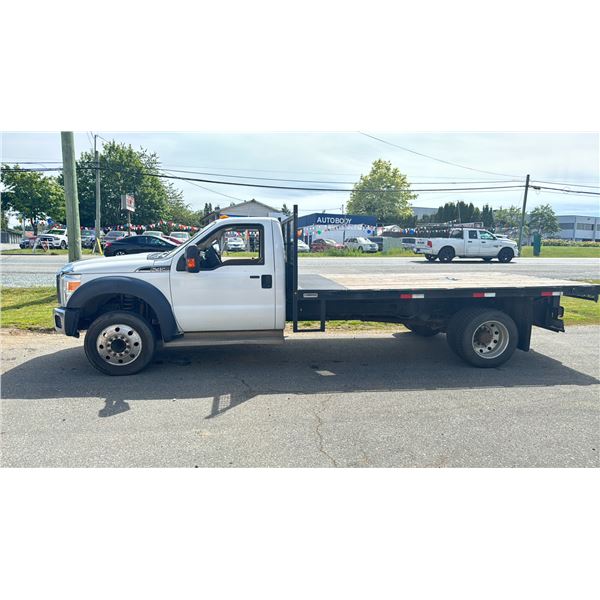 *R* 2015 FORD F450, FLAT DECK, WHITE, VIN 1FDUF4GY4FEC67300,