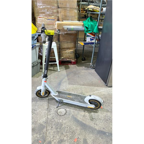 9 BOT BATTERY ASSISTED ELECTRIC SCOOTER *NO CHARGER/ TESTED WORKING*