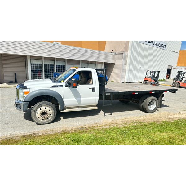 *R* 2013 FORD F450, FLAT DECK, WHITE, VIN 1FDUF4GYXDEB26714,