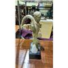 Image 2 : STONE FIGURE