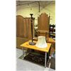 Image 3 : LOT OF ASSORTED ITEMS INCLUDING; WOODEN TRUNK, FLOOR LAMP, SIDE TABLE, RUG AND MORE