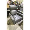Image 2 : 2 GREY LEATHER ELECTRIC RECLINERS *UNKNOWN WORKING CONDITION/ MAY BE MISSING PIECES
