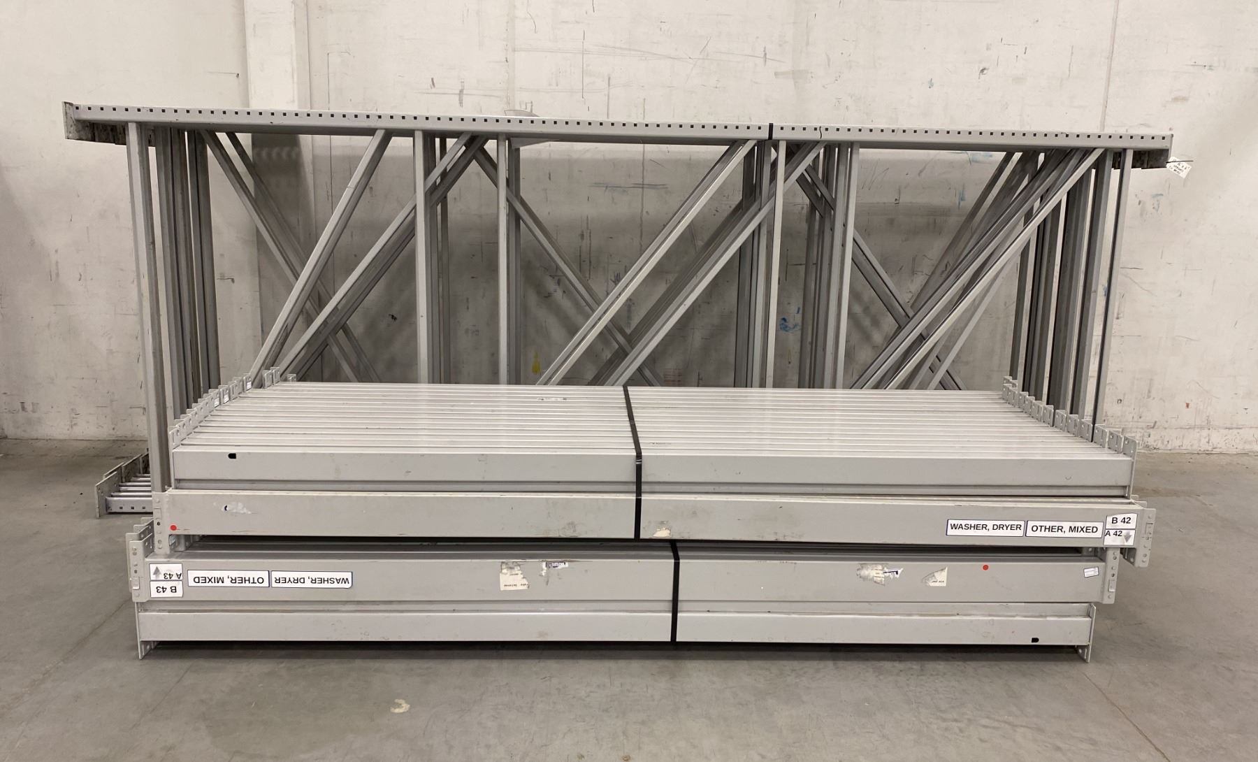 11 BAYS GREY INDUSTRIAL PALLET RACKING (12) UPRIGHTS 16FT X 6FT AND (60 ...