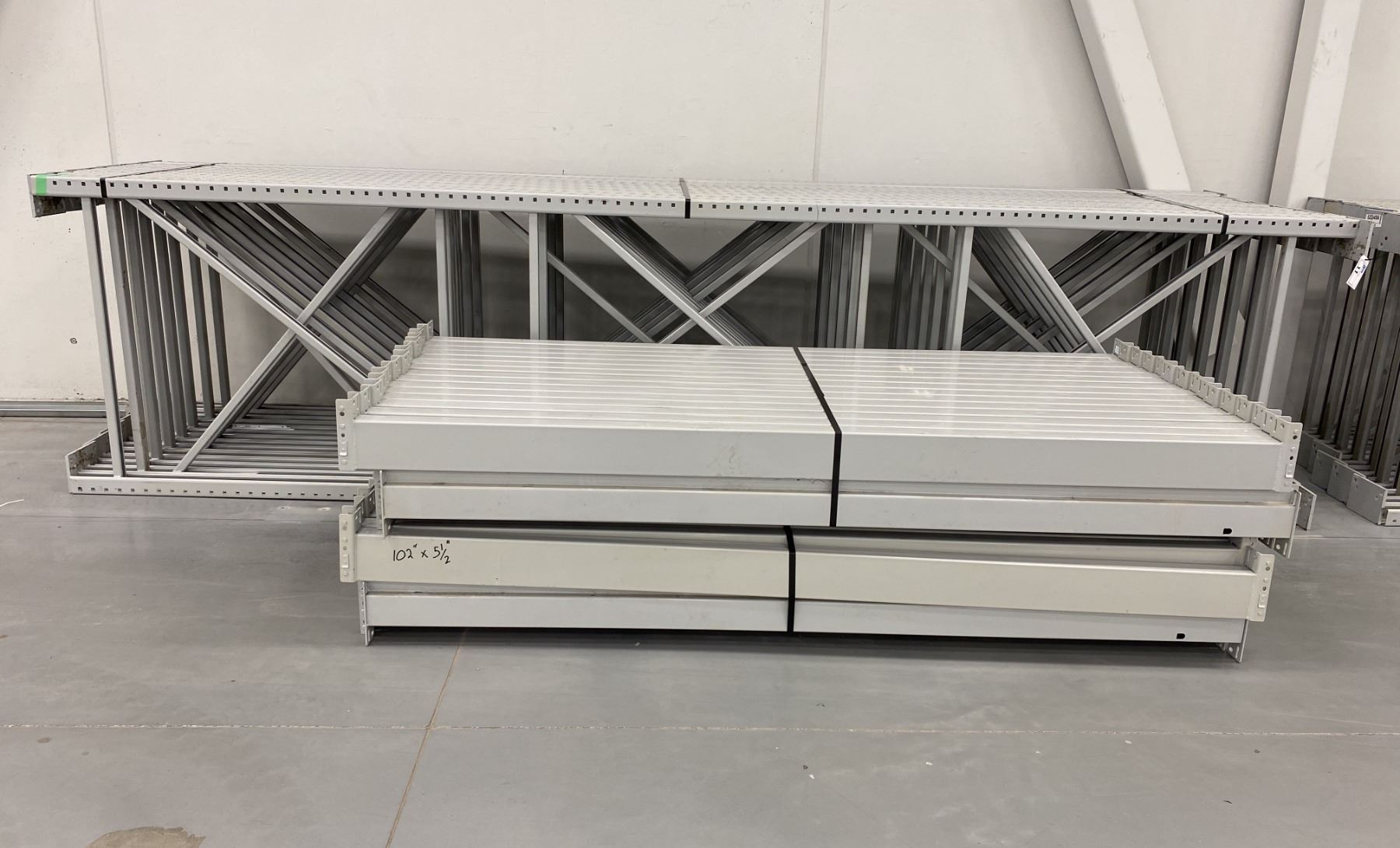 14 BAYS GREY INDUSTRIAL PALLET RACKING (15) UPRIGHTS 16FT X 4FT AND (60 ...