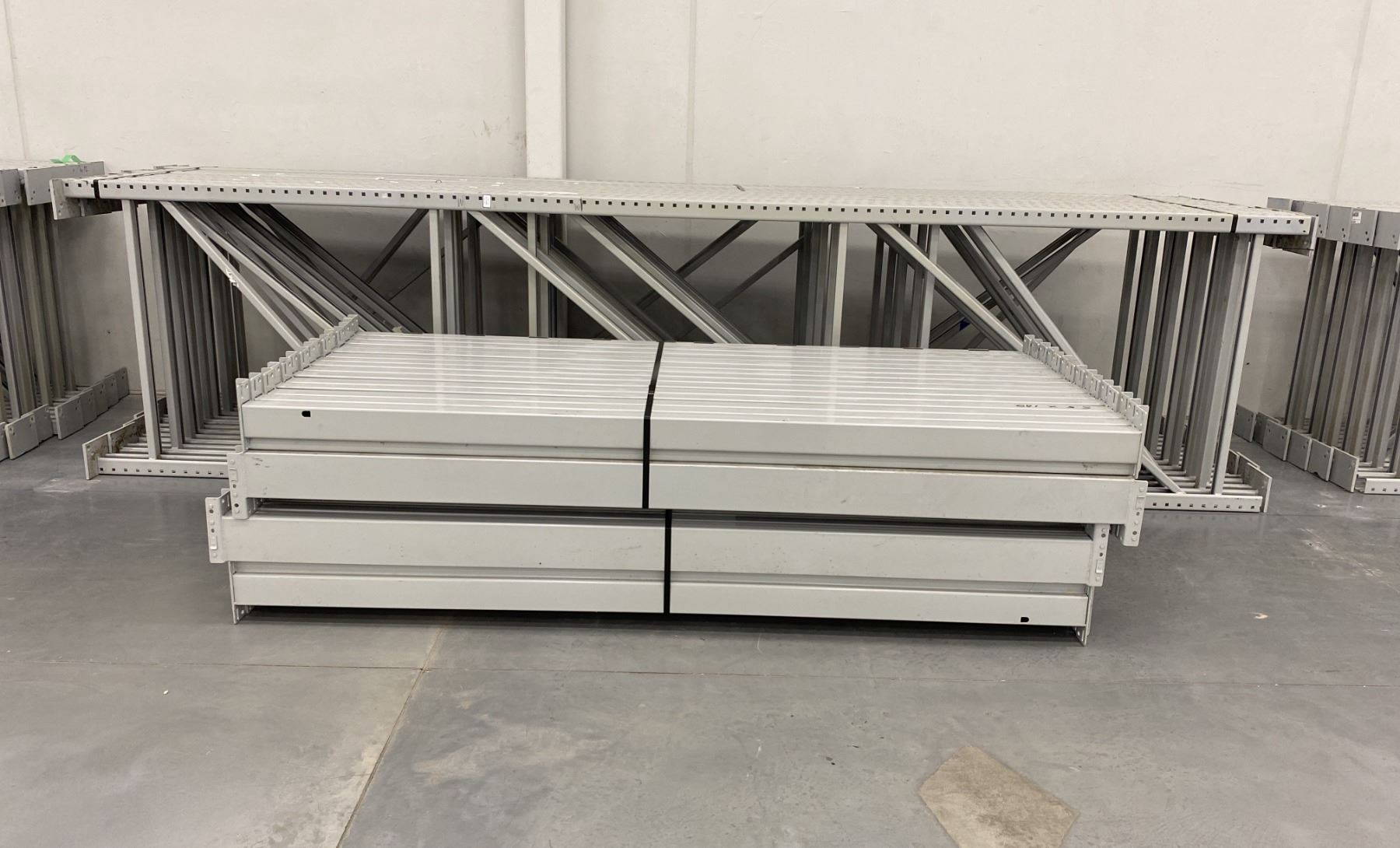14 BAYS GREY INDUSTRIAL PALLET RACKING (15) UPRIGHTS 16FT X 4FT AND (60 ...