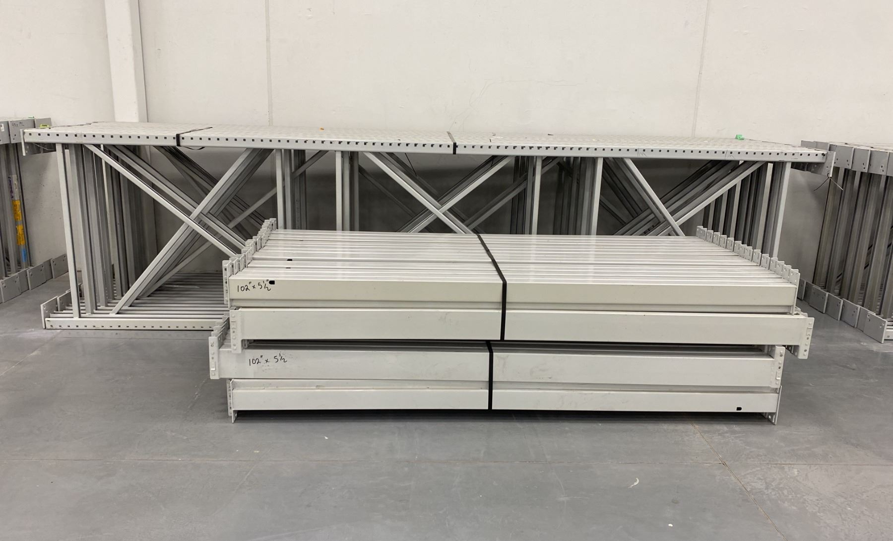 14 BAYS GREY INDUSTRIAL PALLET RACKING (15) UPRIGHTS 16FT X 4FT AND (60 ...