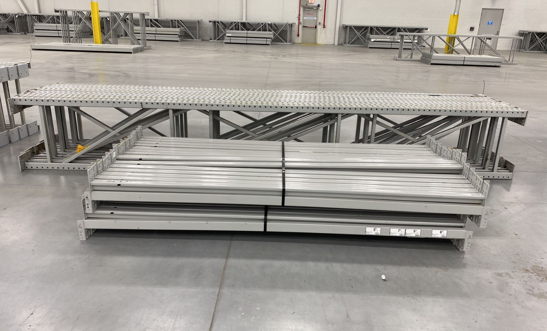 10 BAYS GREY INDUSTRIAL PALLET RACKING (11) UPRIGHTS 192