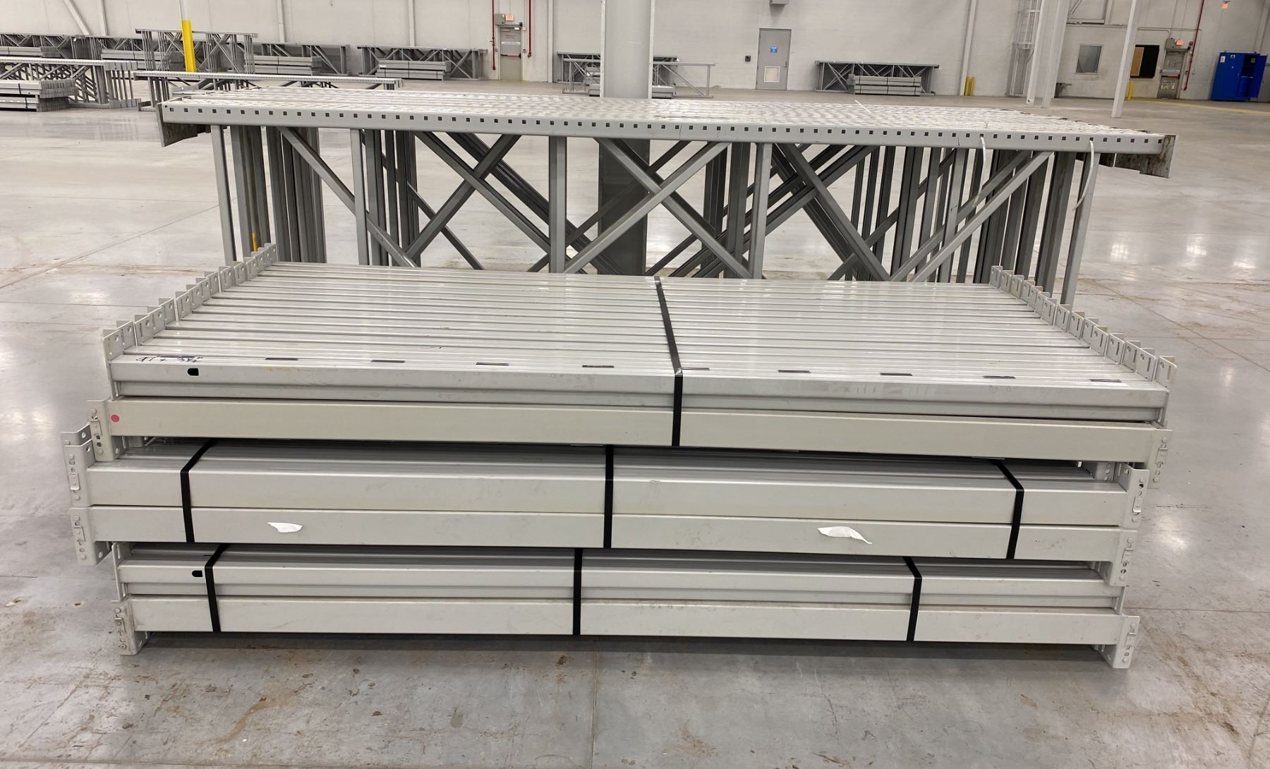 16 BAYS GREY INDUSTRIAL PALLET RACKING (17) UPRIGHTS 12FT X 4FT AND (90 ...