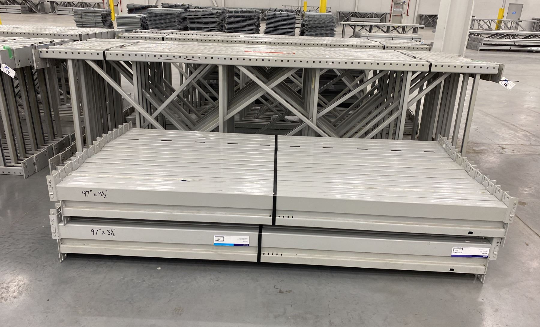 14 BAYS GREY INDUSTRIAL PALLET RACKING (15) UPRIGHTS 144