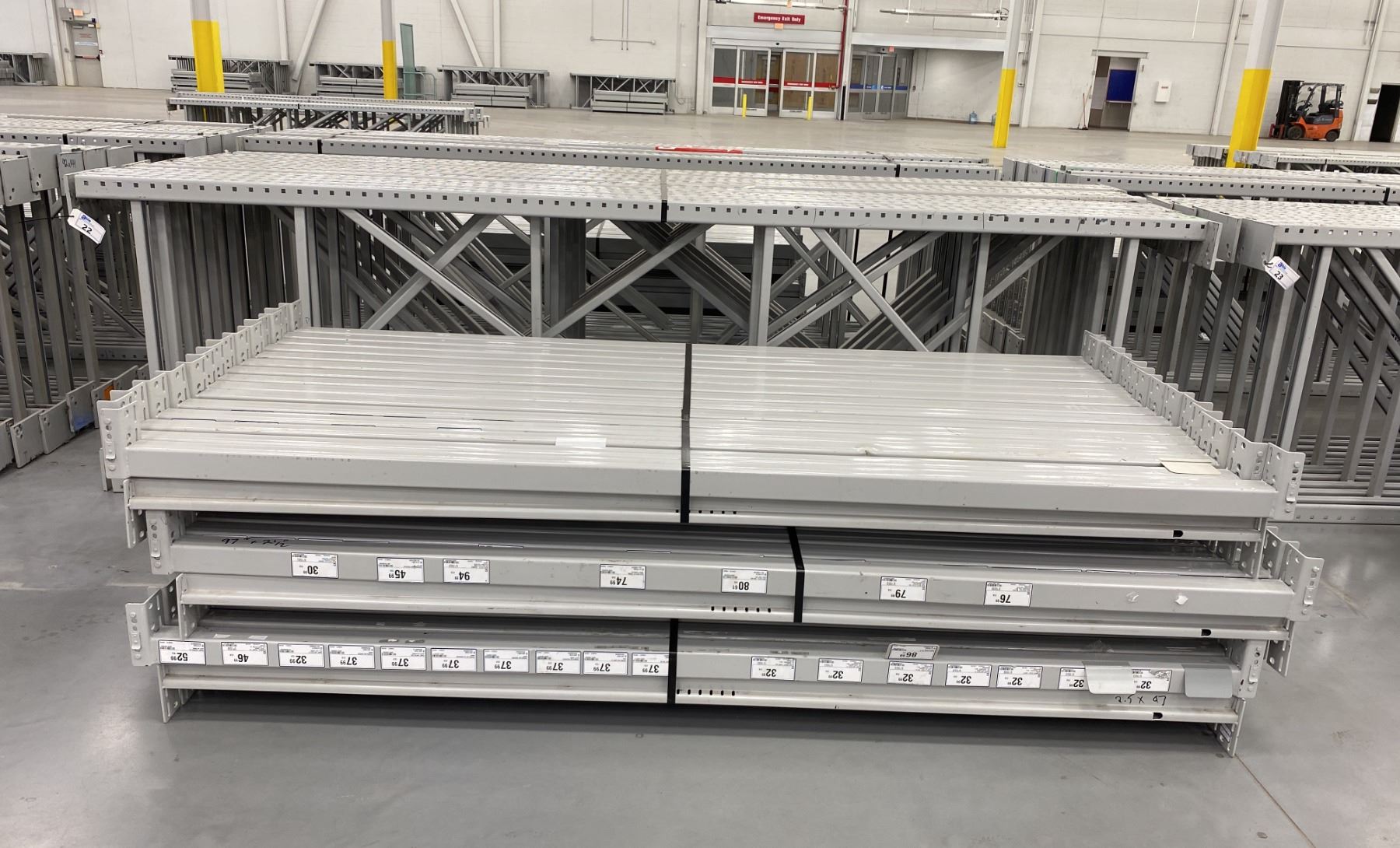 14 BAYS GREY INDUSTRIAL PALLET RACKING (15) UPRIGHTS 144