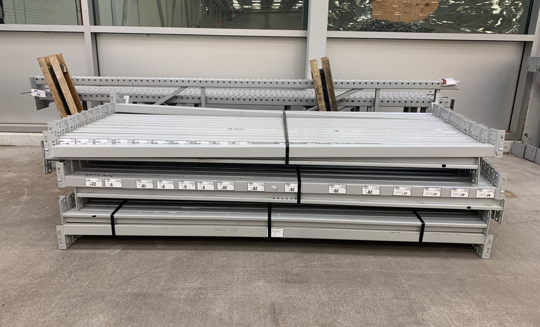 6 BAYS GREY INDUSTRIAL PALLET RACKING (7) UPRIGHTS 144