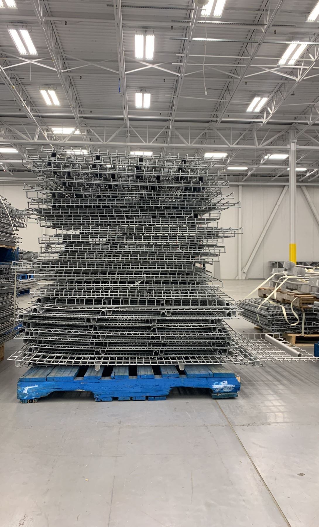 PALLET RACKING WIRE MESH DECKING PANELS MIXED SIZES (APPROX. 50 PCS ...