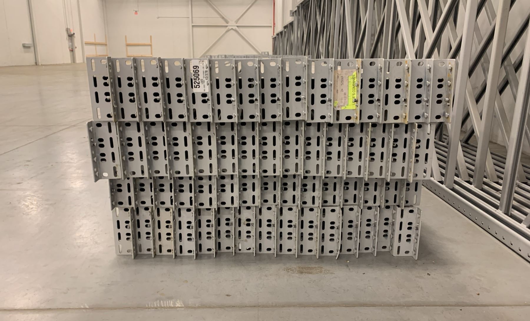 9 BAYS GREY INDUSTRIAL PALLET RACKING (10) UPRIGHTS 16FT X 6FT AND (60 ...