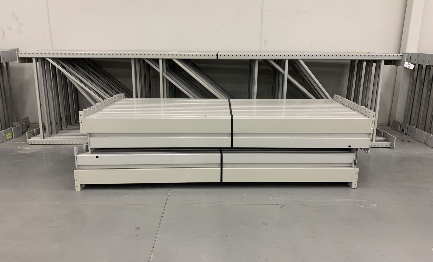 14 BAYS GREY INDUSTRIAL PALLET RACKING (15) UPRIGHTS 16FT X 4FT AND (60 ...