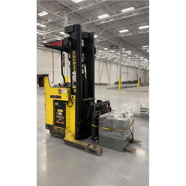 HYSTER MODEL N40XMR2 MATERIAL HANDLING ELECTRIC REACH TRUCK 3900 LBS LOAD CAPACITY W/CHARGER