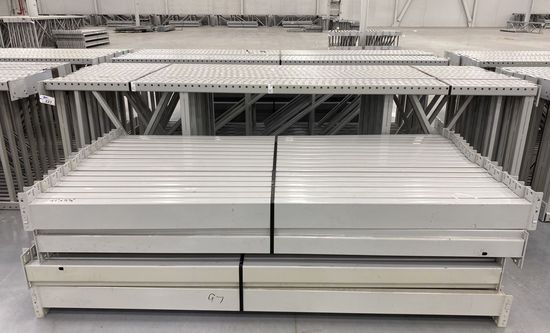 14 BAYS GREY INDUSTRIAL PALLET RACKING (15) UPRIGHTS 144