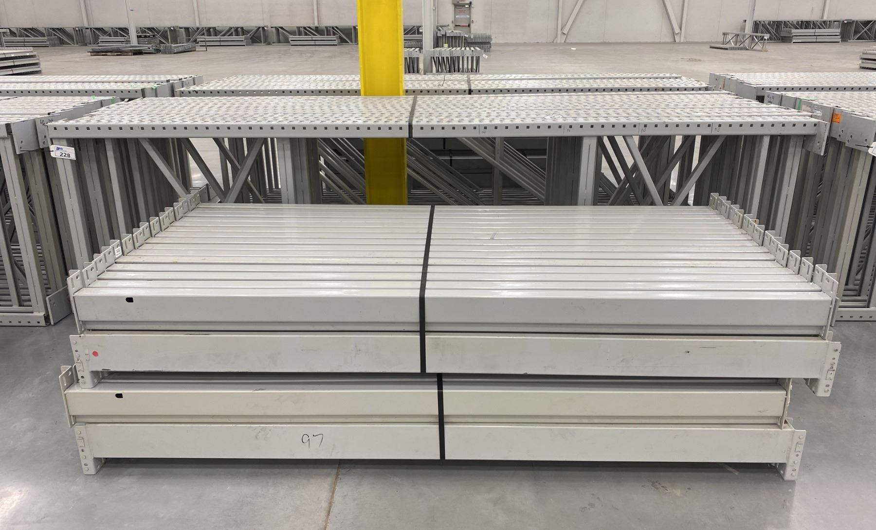 14 BAYS GREY INDUSTRIAL PALLET RACKING (15) UPRIGHTS 144