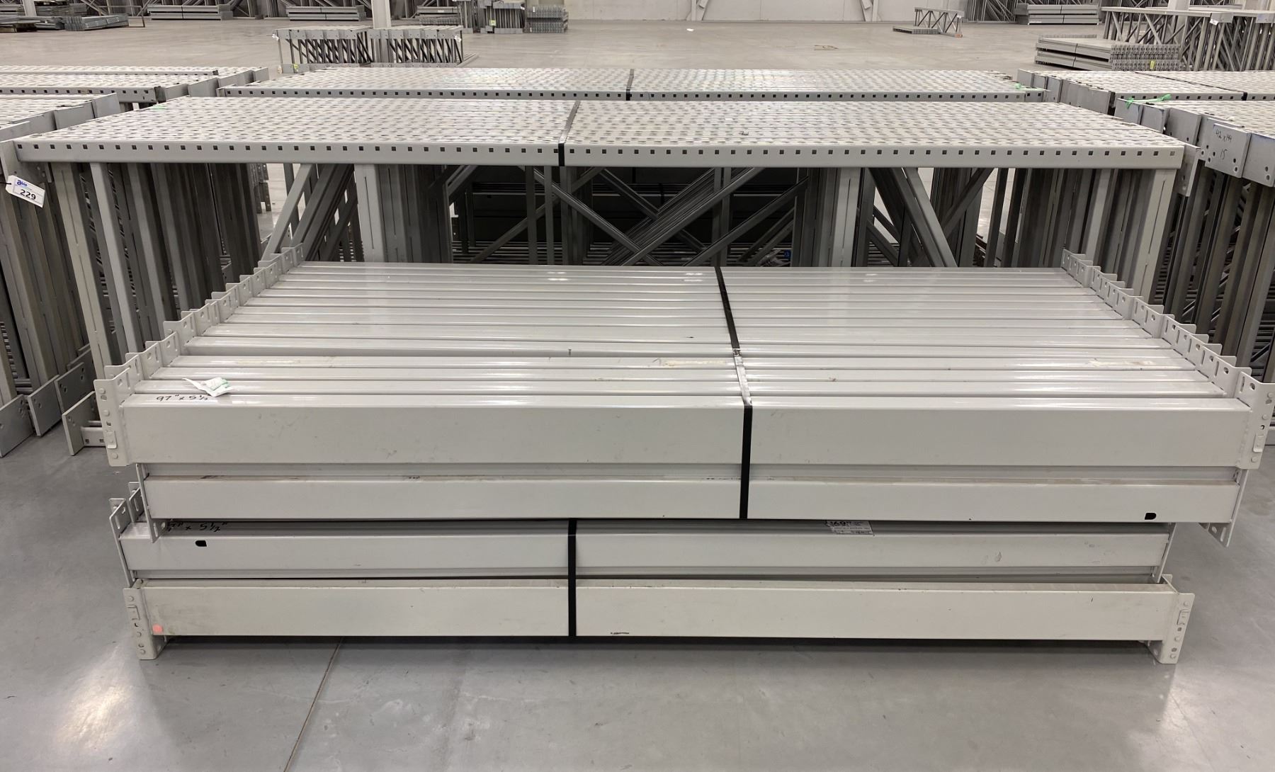 14 BAYS GREY INDUSTRIAL PALLET RACKING (15) UPRIGHTS 144