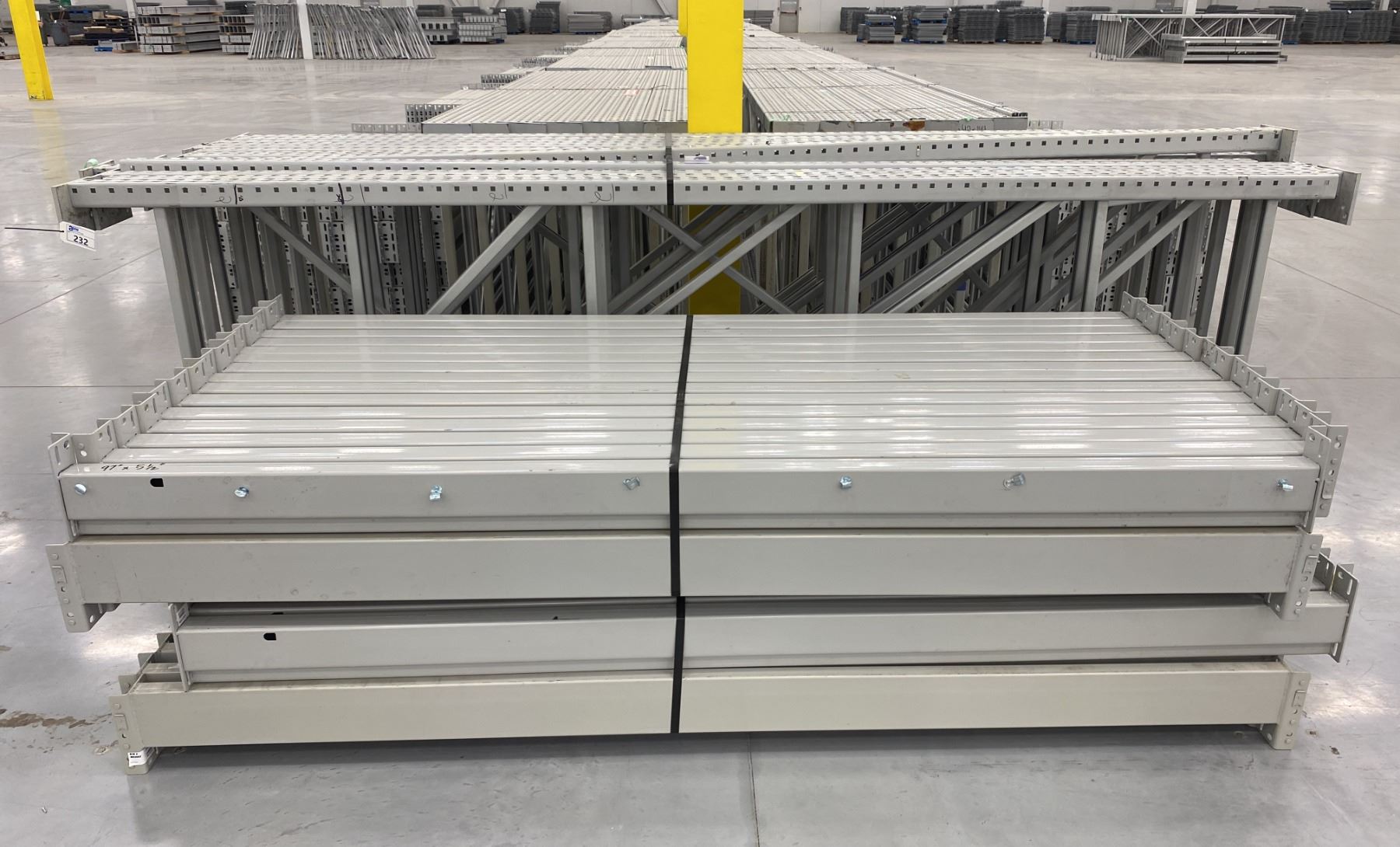 14 BAYS GREY INDUSTRIAL PALLET RACKING (15) UPRIGHTS 144