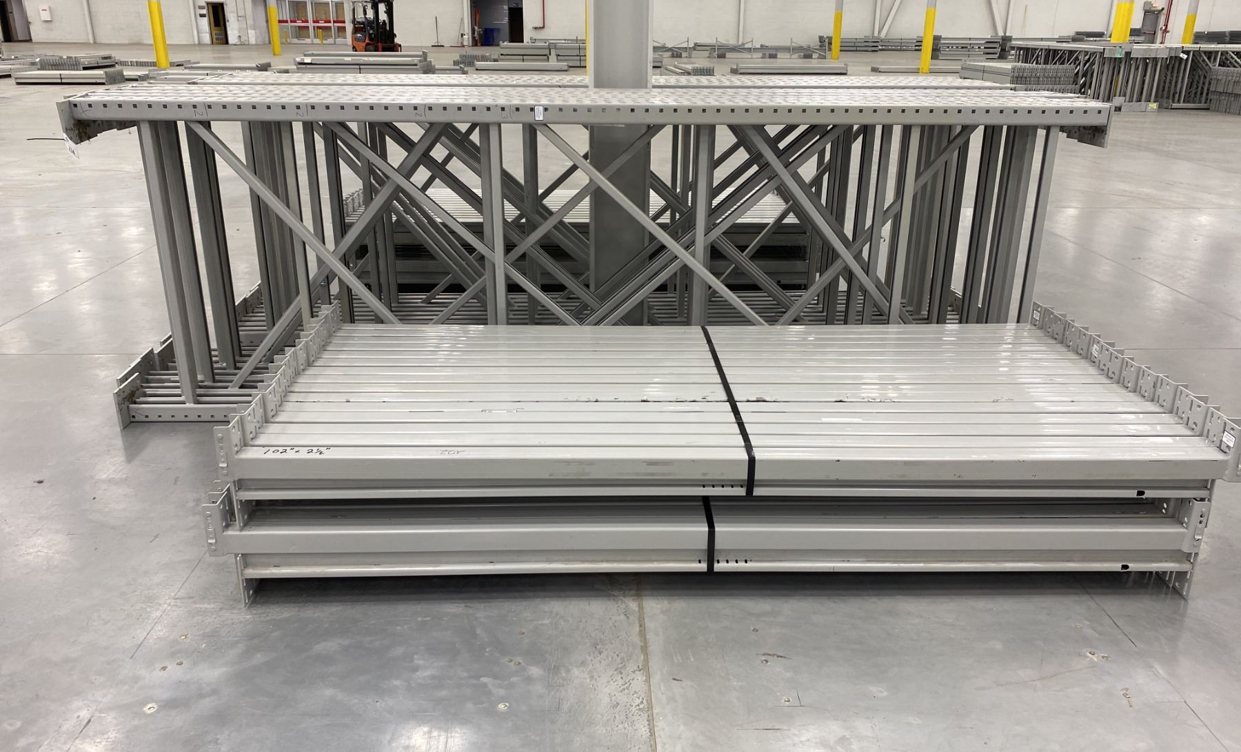 8 BAYS GREY INDUSTRIAL PALLET RACKING (9) UPRIGHTS 144