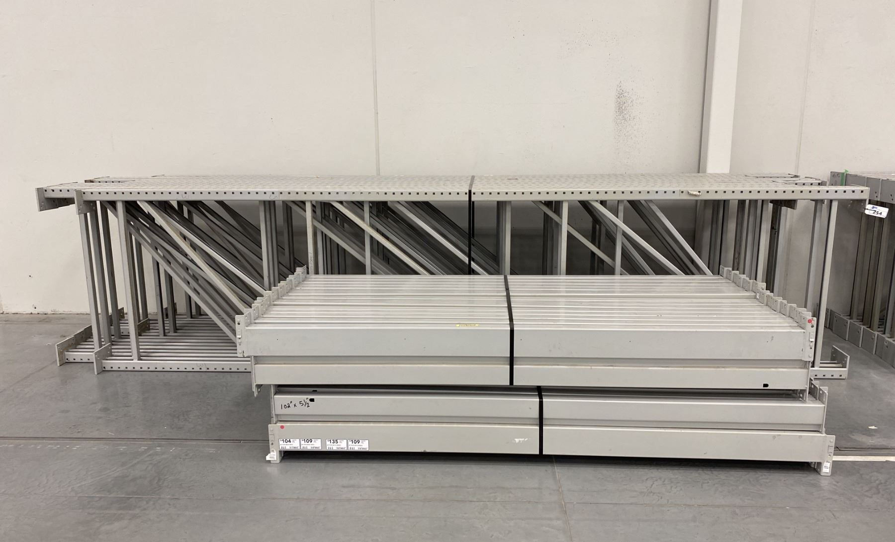 14 BAYS GREY INDUSTRIAL PALLET RACKING (15) UPRIGHTS 192