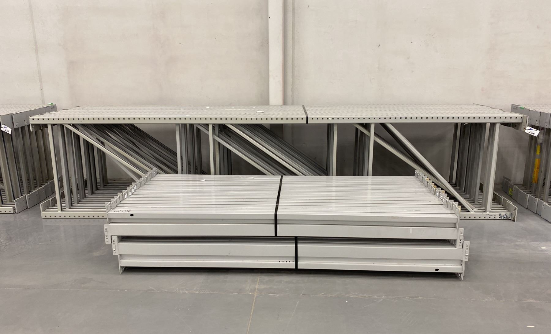 14 BAYS GREY INDUSTRIAL PALLET RACKING (15) UPRIGHTS 192