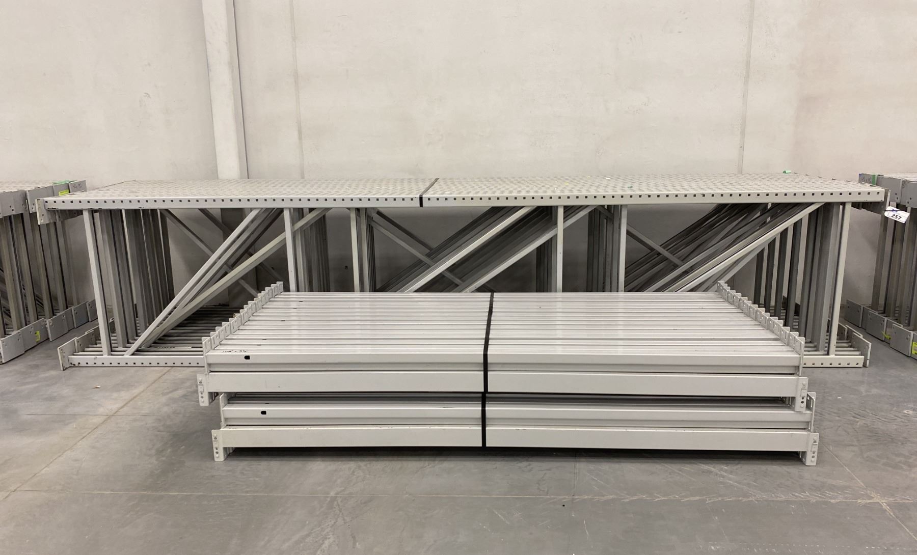 14 BAYS GREY INDUSTRIAL PALLET RACKING (15) UPRIGHTS 192