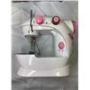 Image 5 : Mini sewing machine