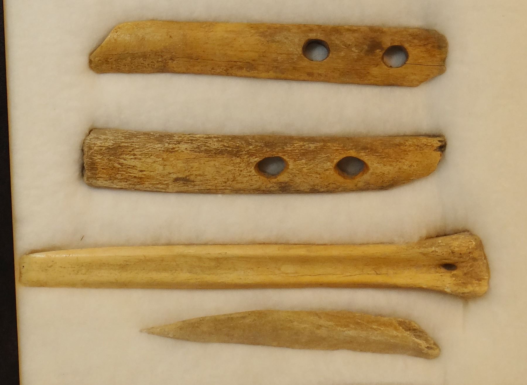 Native American Artifact Case: 9 Indian bone tools and 7 stone arrow ...