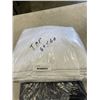 Image 2 : 2 BUNDLES OF 10 TABLE CLOTHS WHITE 60 X 60 AND BLACK 53 X 53, 20 TOTAL