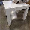 Image 2 : WHITE END TABLE W/ SHEEP PATTERN POUF