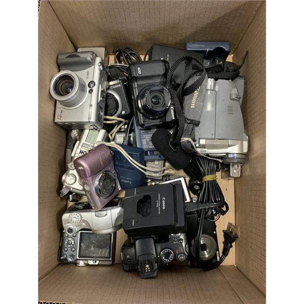 BOX OF ASSORTED VINTAGE 35MM CAMERAS