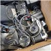 Image 2 : BOX OF ASSORTED VINTAGE 35MM CAMERAS