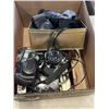 Image 2 : BOX OF ASSORTED VINTAGE 35MM CAMERAS