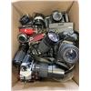 Image 2 : BOX OF ASSORTED VINTAGE 35MM CAMERAS