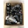 Image 1 : BOX OF ASSORTED VINTAGE 35MM CAMERAS