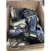 Image 2 : BOX OF ASSORTED VINTAGE 35MM CAMERAS