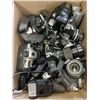 Image 1 : BOX OF ASSORTED VINTAGE 35MM CAMERAS
